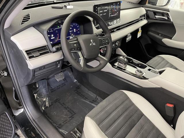 Photo of 2025 Black Diamond Mitsubishi Outlander