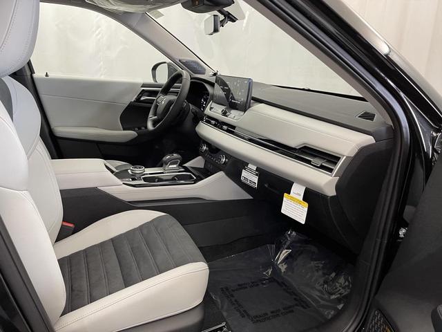 Photo of 2025 Black Diamond Mitsubishi Outlander