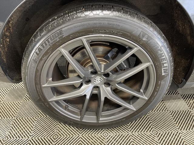 Photo of 2023 Gray Porsche Macan