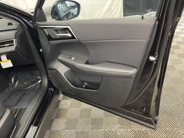Photo of 2025 Labrador Black Pearl Mitsubishi Outlander