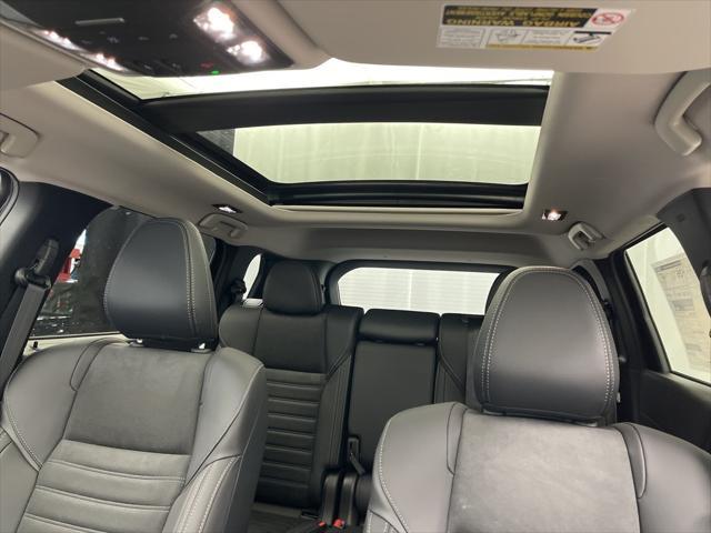 Photo of 2025 Labrador Black Pearl Mitsubishi Outlander
