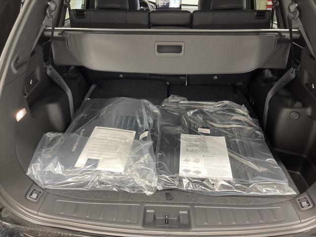 Photo of 2025 Labrador Black Pearl Mitsubishi Outlander