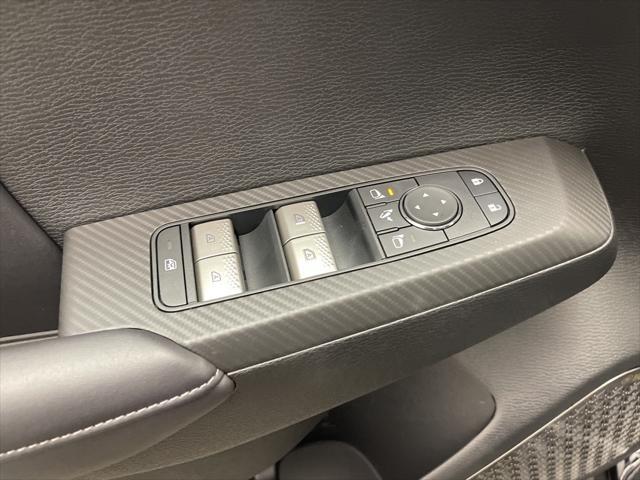 Photo of 2025 Labrador Black Pearl Mitsubishi Outlander