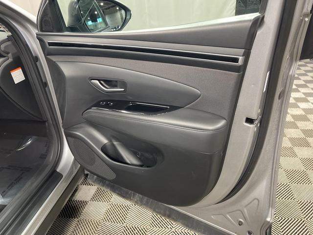 Photo of 2023 Shimmering Silver Hyundai TUCSON Hybrid