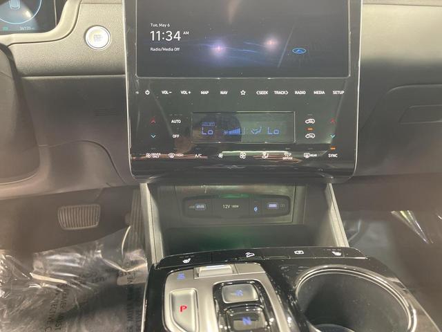 Photo of 2023 Shimmering Silver Hyundai TUCSON Hybrid