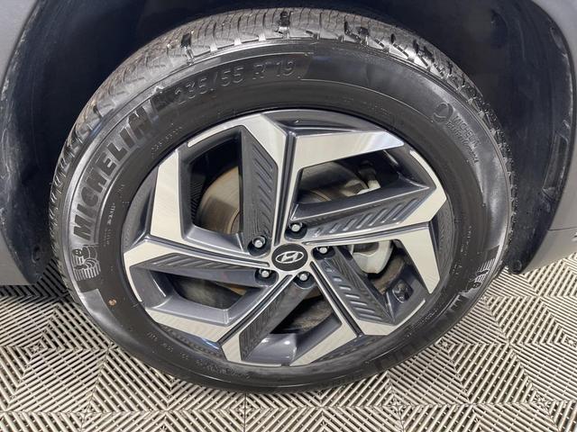 Photo of 2023 Shimmering Silver Hyundai TUCSON Hybrid