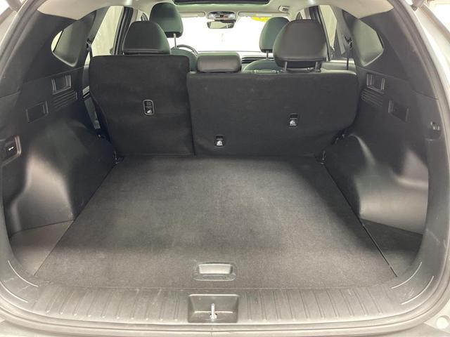 Photo of 2023 Shimmering Silver Hyundai TUCSON Hybrid