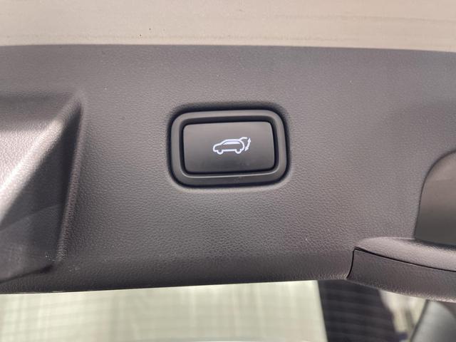 Photo of 2023 Shimmering Silver Hyundai TUCSON Hybrid