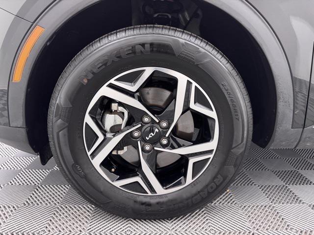 Photo of 2024 Fusion Black Kia Sportage