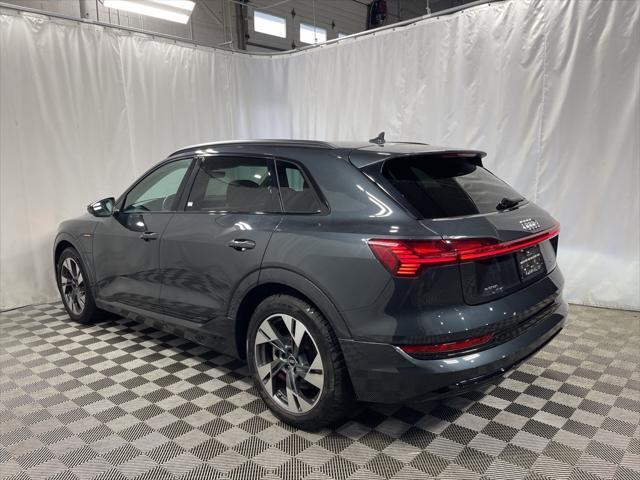 Photo of 2022 Gray Metallic Audi e-tron