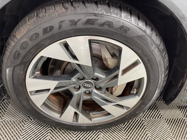 Photo of 2022 Gray Metallic Audi e-tron