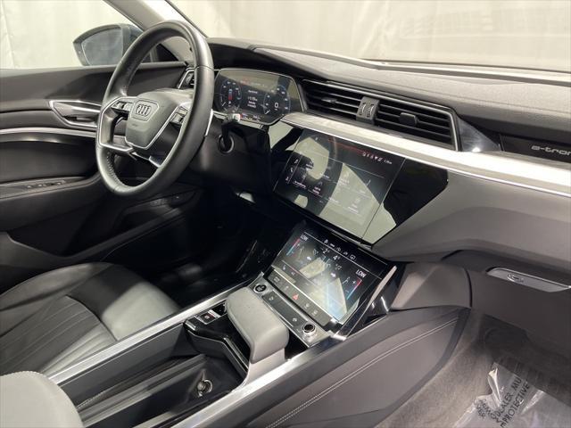 Photo of 2022 Gray Metallic Audi e-tron