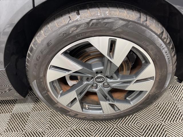 Photo of 2022 Gray Metallic Audi e-tron