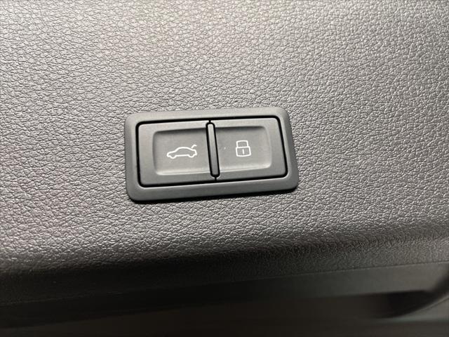 Photo of 2022 Gray Metallic Audi e-tron