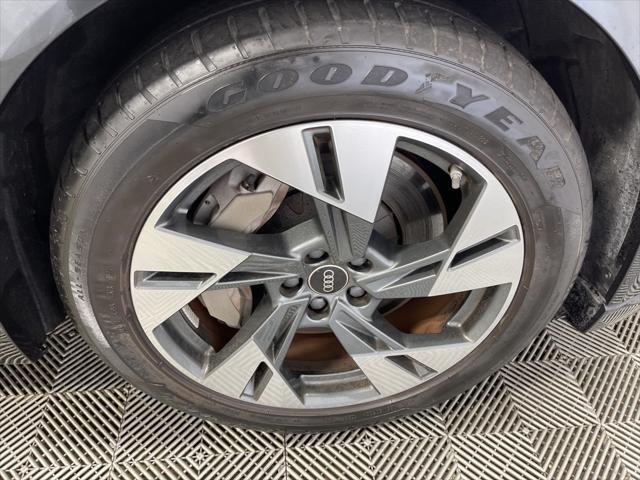 Photo of 2022 Gray Metallic Audi e-tron