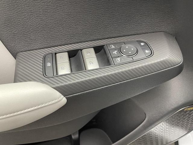 Photo of 2025 White Diamond Mitsubishi Outlander