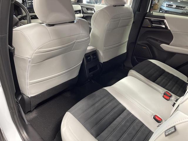 Photo of 2025 White Diamond Mitsubishi Outlander