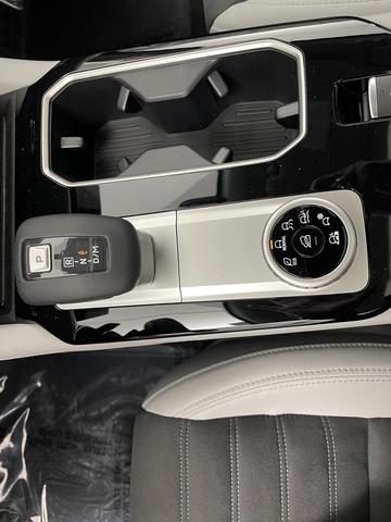 Photo of 2025 White Diamond Mitsubishi Outlander
