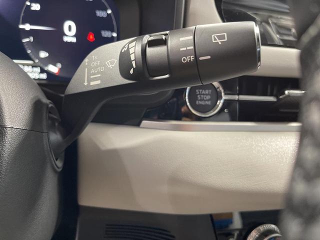 Photo of 2025 White Diamond Mitsubishi Outlander