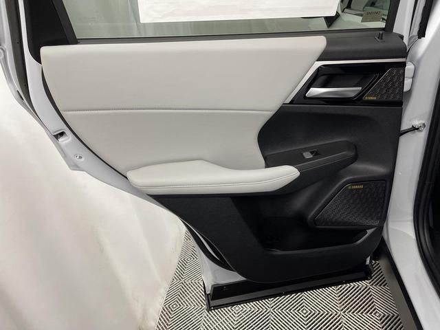 Photo of 2025 White Diamond Mitsubishi Outlander