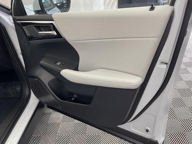 Photo of 2025 White Diamond Mitsubishi Outlander