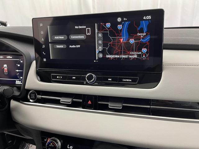 Photo of 2025 White Diamond Mitsubishi Outlander