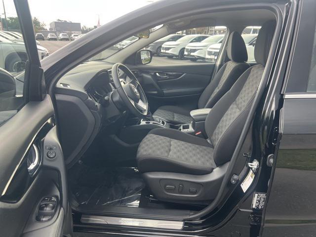 Photo of 2020 Magnetic Black Pearl Nissan Rogue Sport