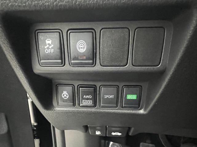 Photo of 2020 Magnetic Black Pearl Nissan Rogue Sport