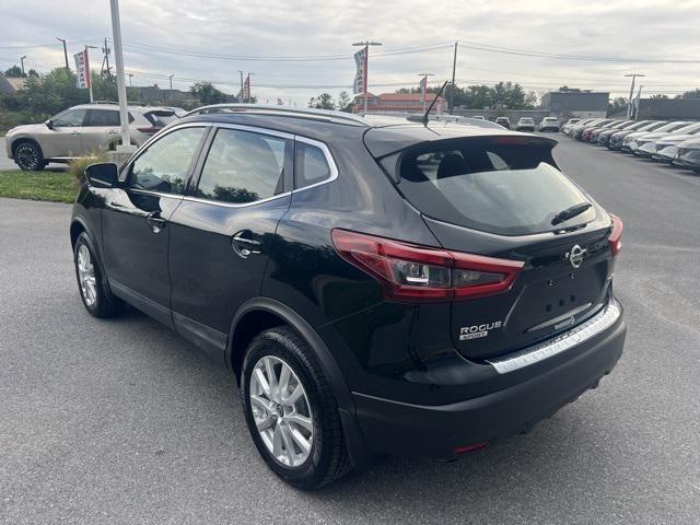 Photo of 2020 Magnetic Black Pearl Nissan Rogue Sport