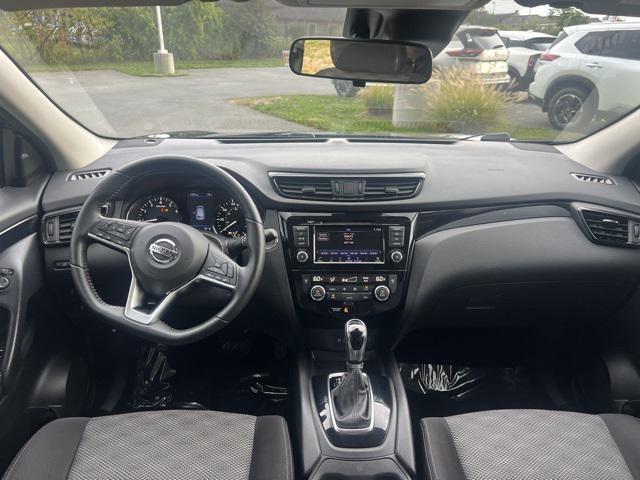 Photo of 2020 Magnetic Black Pearl Nissan Rogue Sport