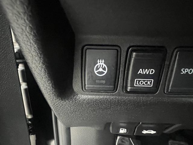 Photo of 2020 Magnetic Black Pearl Nissan Rogue Sport