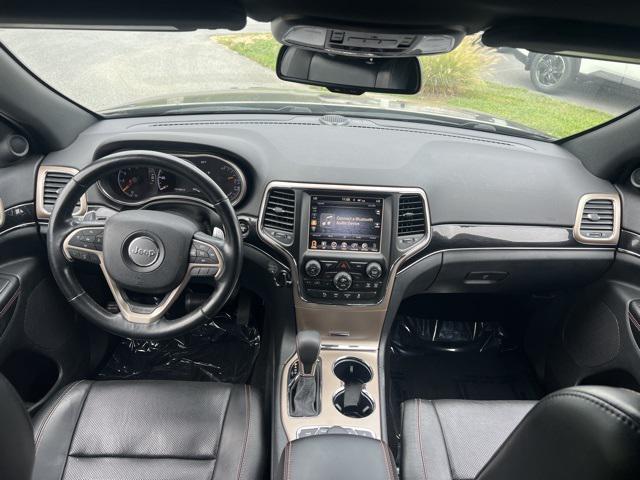Photo of 2016 Recon Green Clearcoat Jeep Grand Cherokee