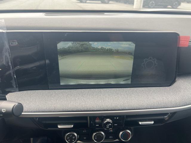 Photo of 2025 Aspen White Tricoat Nissan Kicks