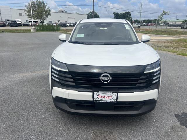 Photo of 2025 Aspen White Tricoat Nissan Kicks