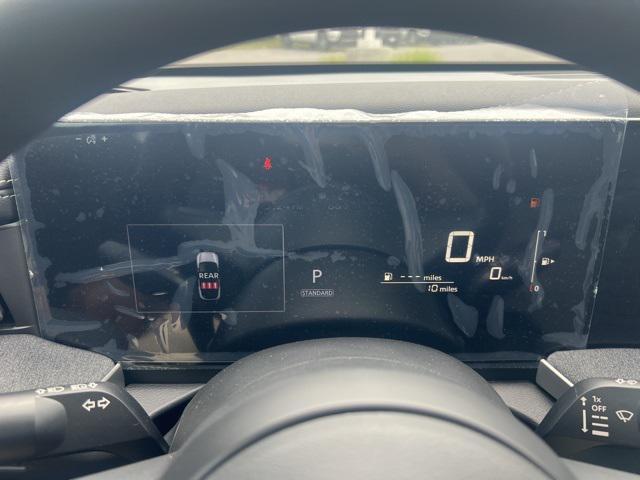 Photo of 2025 Aspen White Tricoat Nissan Kicks
