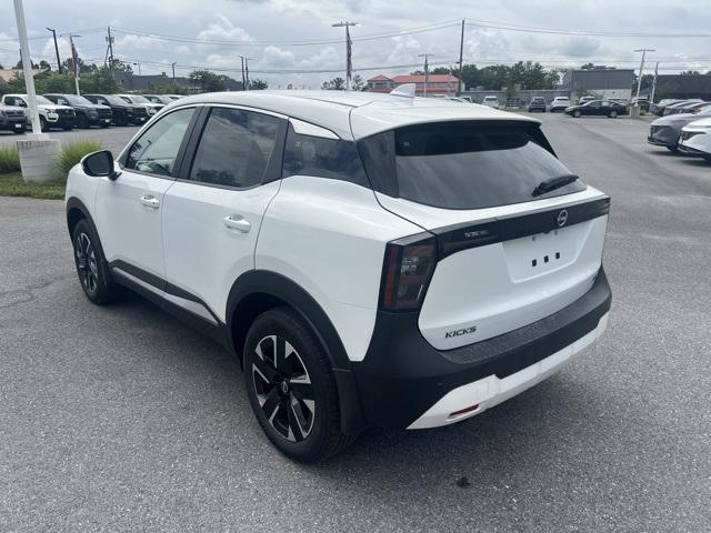 Photo of 2025 Aspen White Tricoat Nissan Kicks