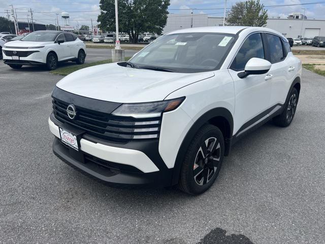Photo of 2025 Aspen White Tricoat Nissan Kicks