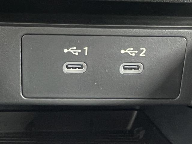 Photo of 2025 Aspen White Tricoat Nissan Kicks