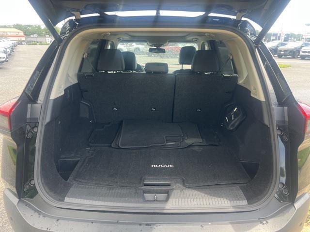 Photo of 2023 Super Black Nissan Rogue