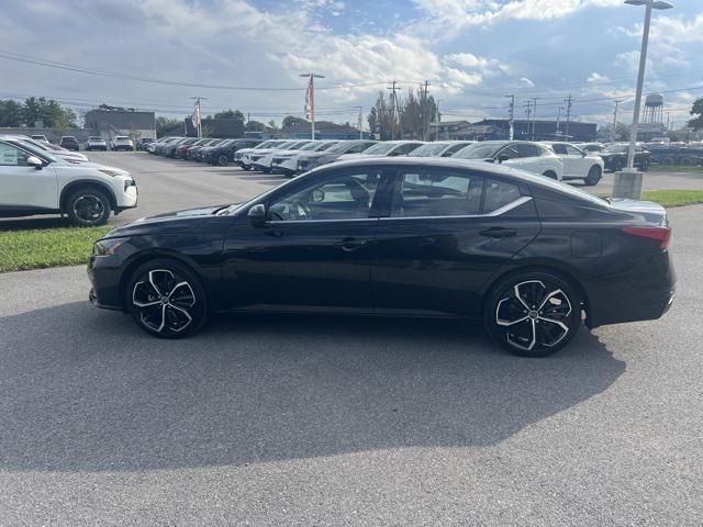 Photo of 2024 Super Black Clearcoat Nissan Altima