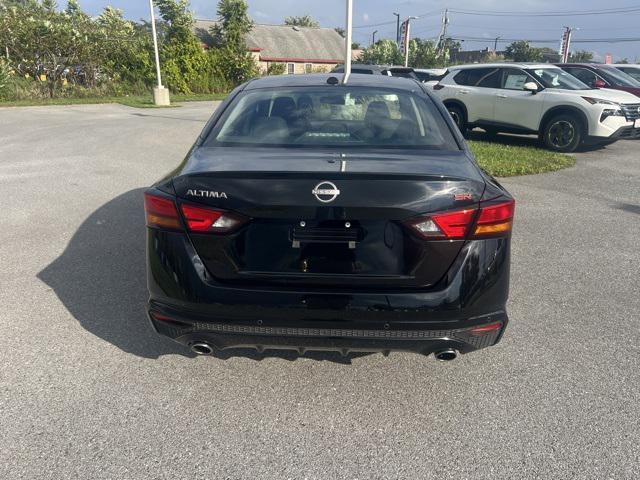 Photo of 2024 Super Black Clearcoat Nissan Altima