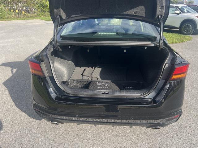 Photo of 2024 Super Black Clearcoat Nissan Altima