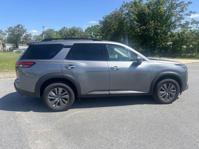 Photo of 2024 Gun Metallic Nissan Pathfinder
