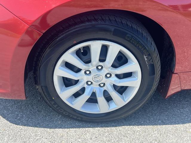 Photo of 2017 Cayenne Red Nissan Altima