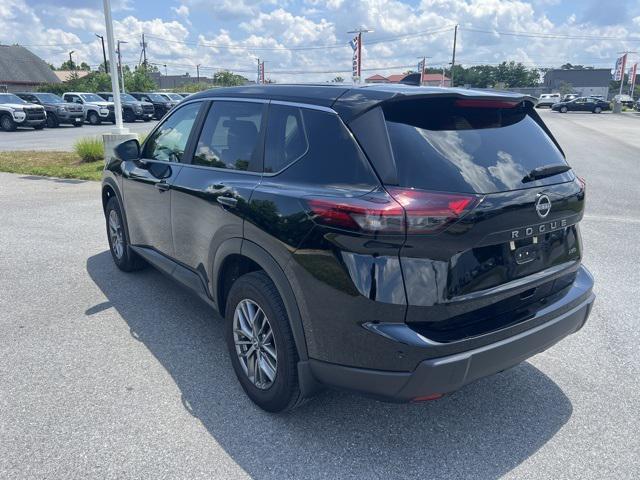 Photo of 2024 Super Black Nissan Rogue