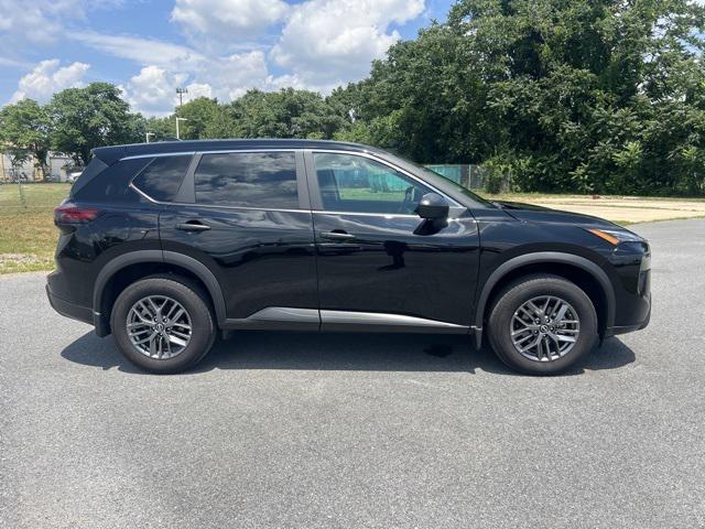 Photo of 2024 Super Black Nissan Rogue