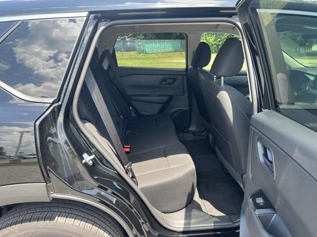 Photo of 2024 Super Black Nissan Rogue