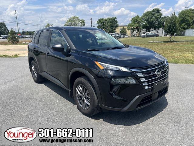 Photo of 2024 Super Black Nissan Rogue