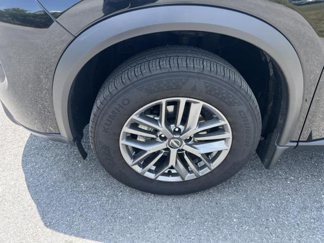 Photo of 2024 Super Black Nissan Rogue
