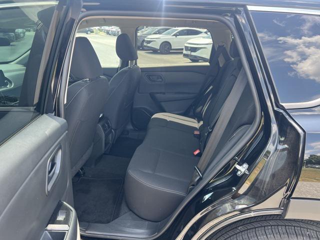 Photo of 2024 Super Black Nissan Rogue